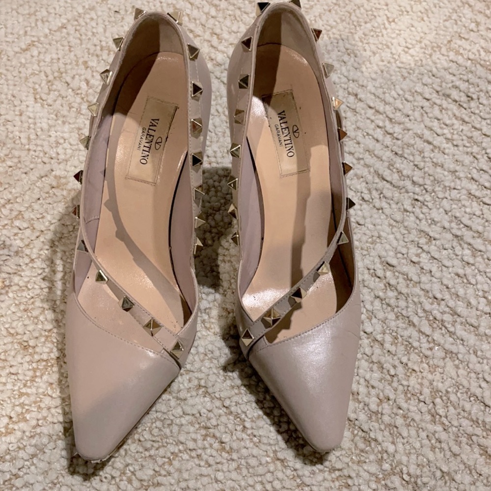 Valentino Rockstud pump